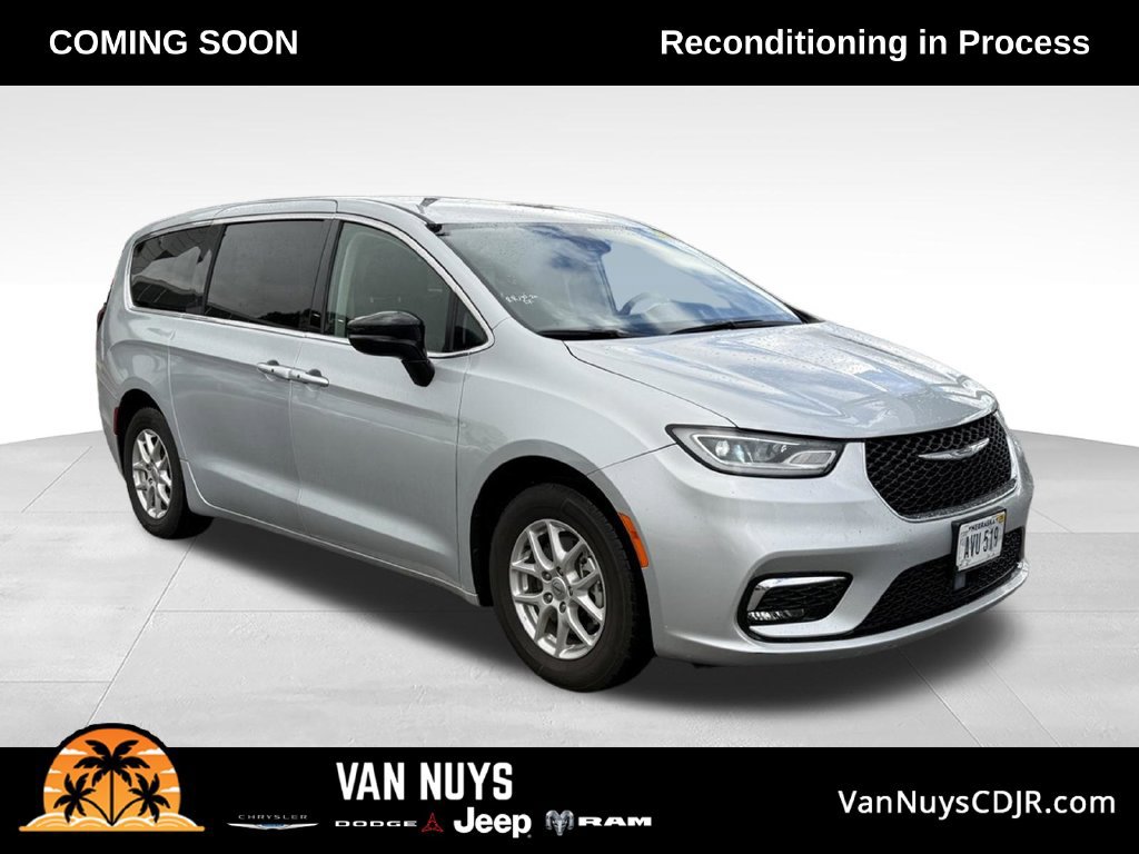 Certified 2024 Chrysler Pacifica Touring-L FWD image 1