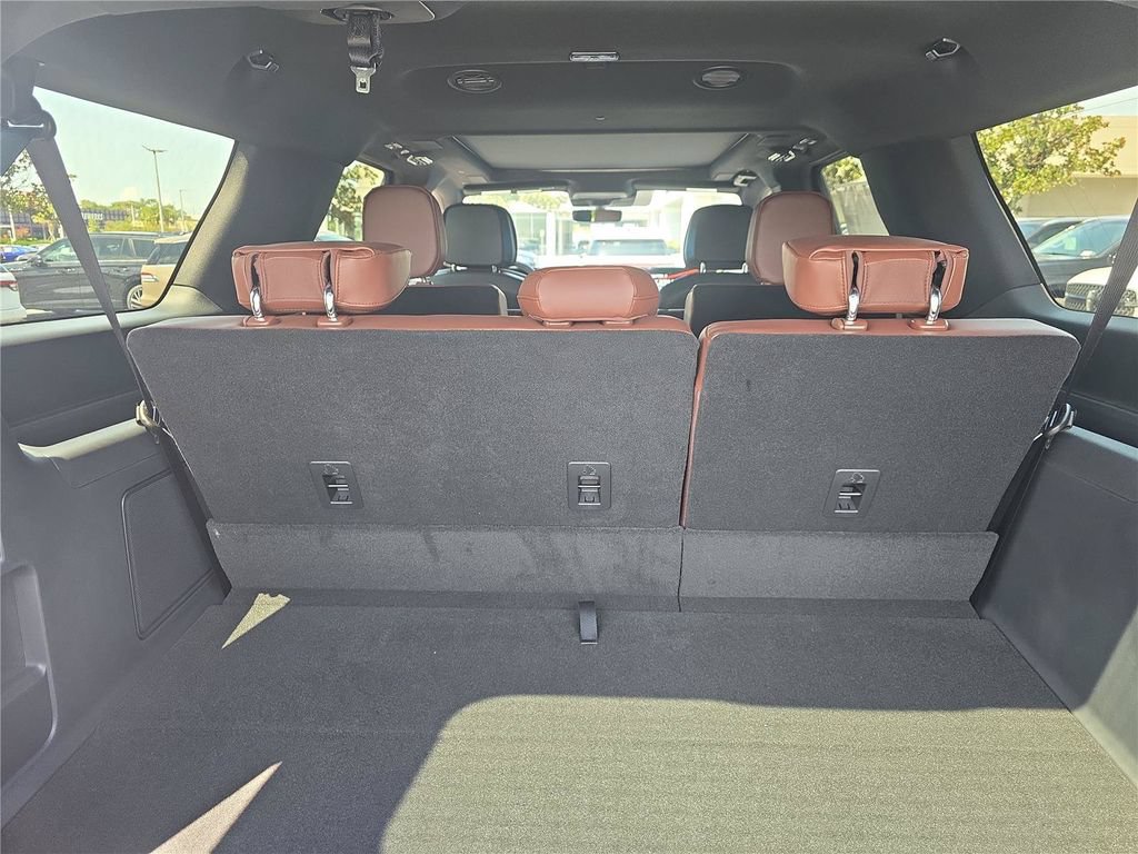 New 2027 Lincoln Navigator L Reserve RWD image 9
