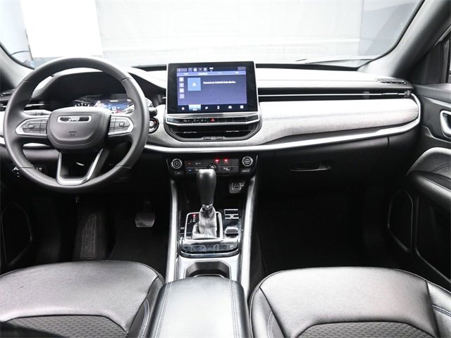 Used 2024 Jeep Compass Latitude image 9