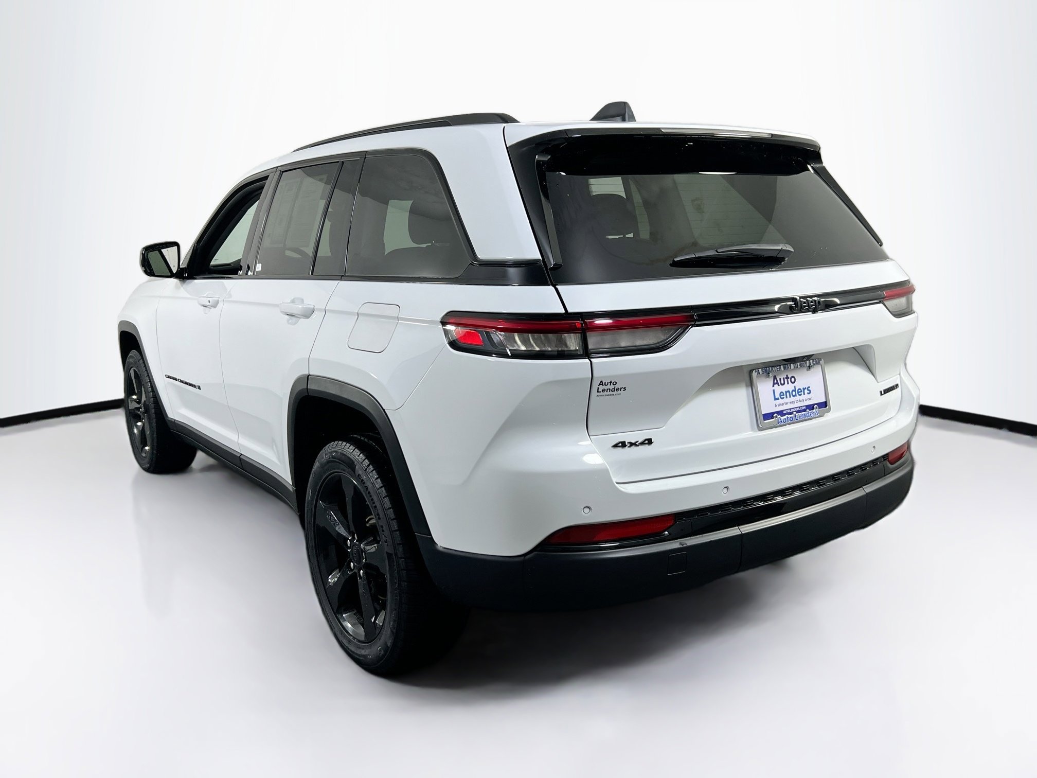 Used 2023 Jeep Grand Cherokee Limited w/ Black Appearance Package AWD/4WD image 7