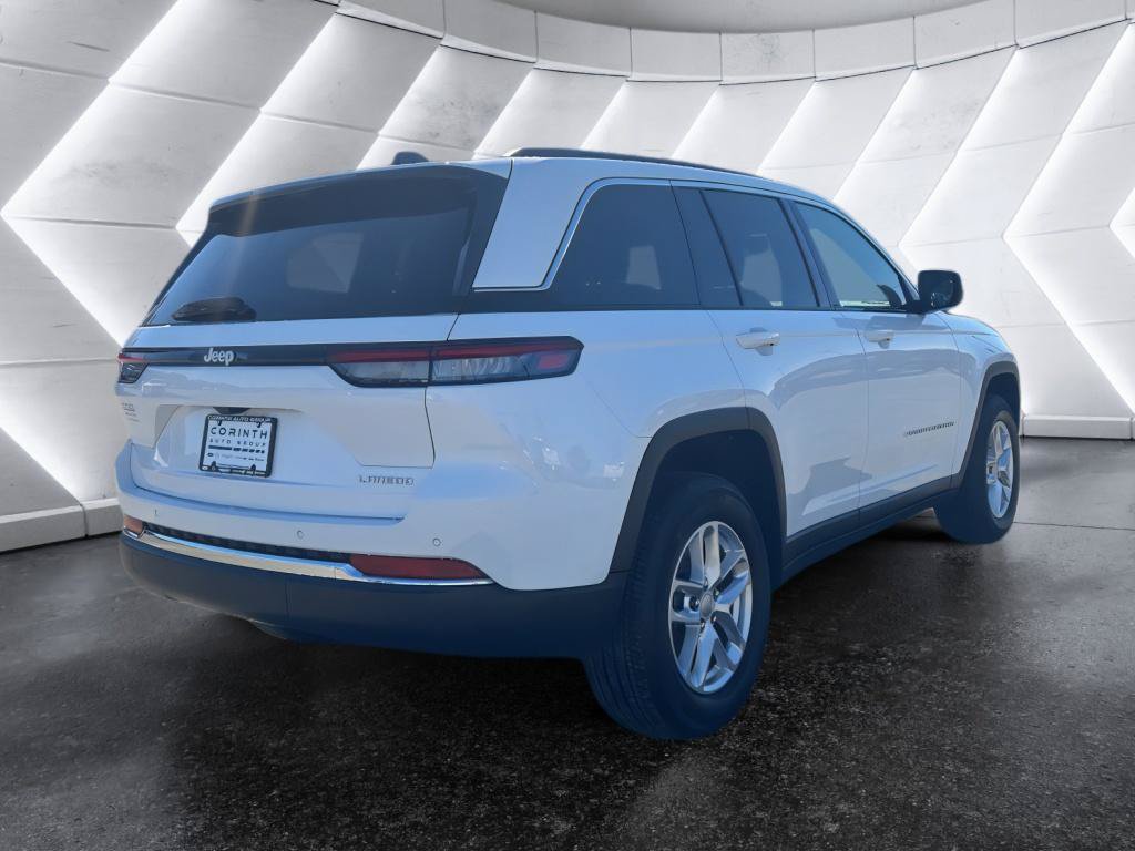 Used 2025 Jeep Grand Cherokee Laredo X RWD image 7