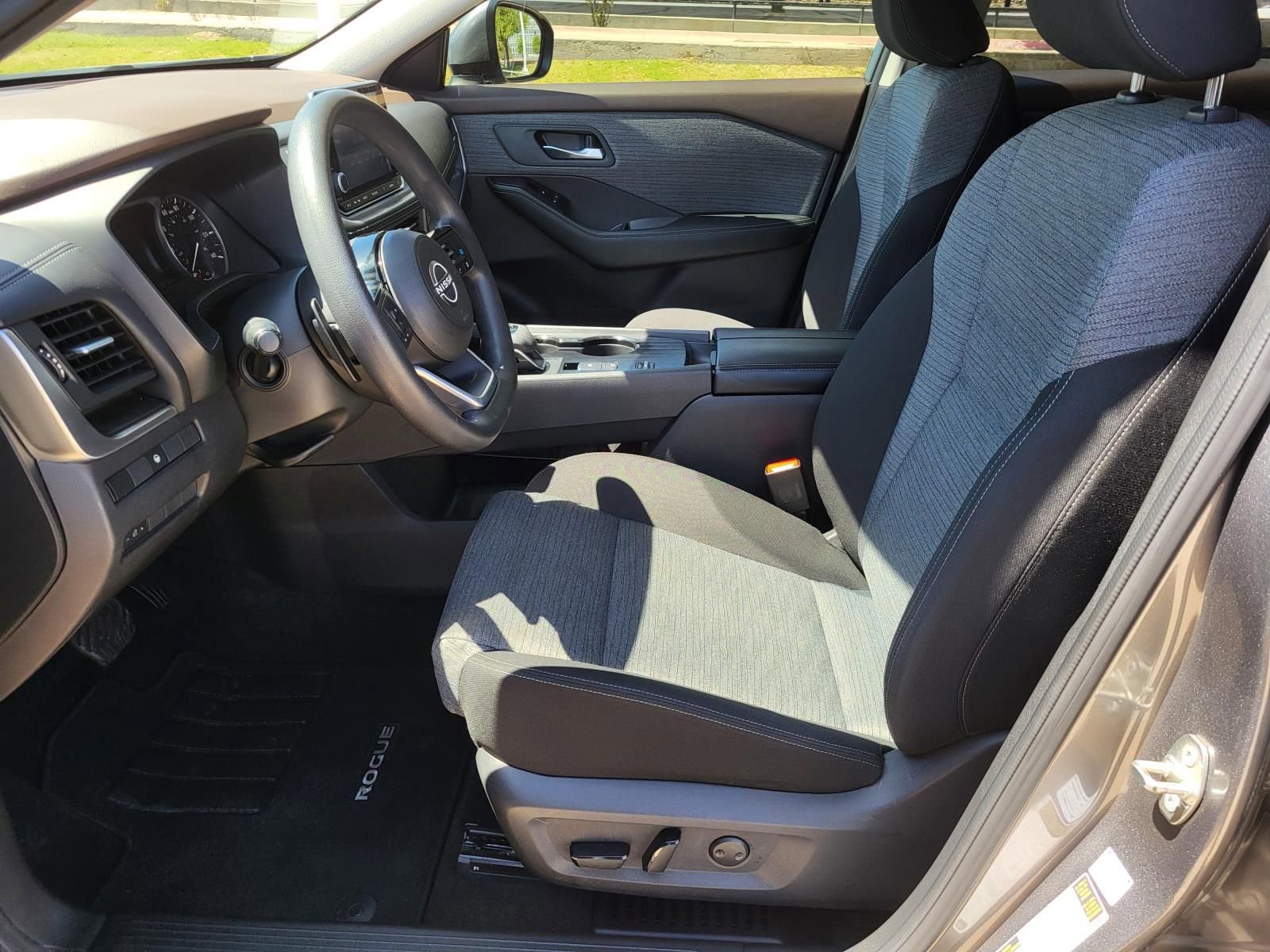 Used 2023 Nissan Rogue SV image 23