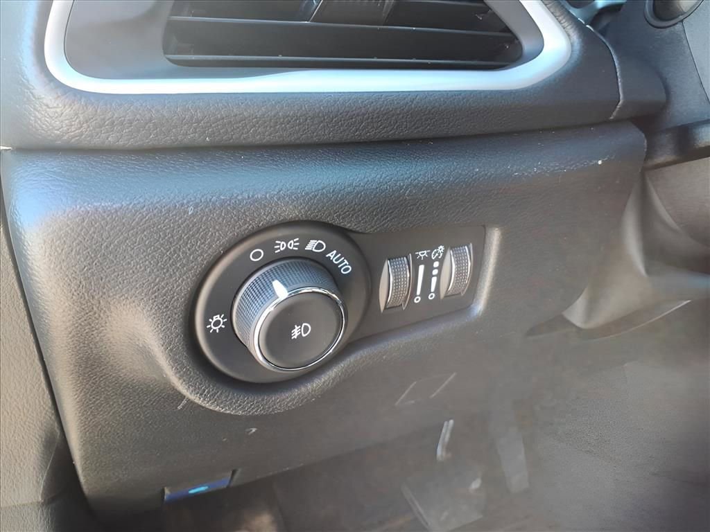 New 2026 Chrysler Pacifica Select image 16