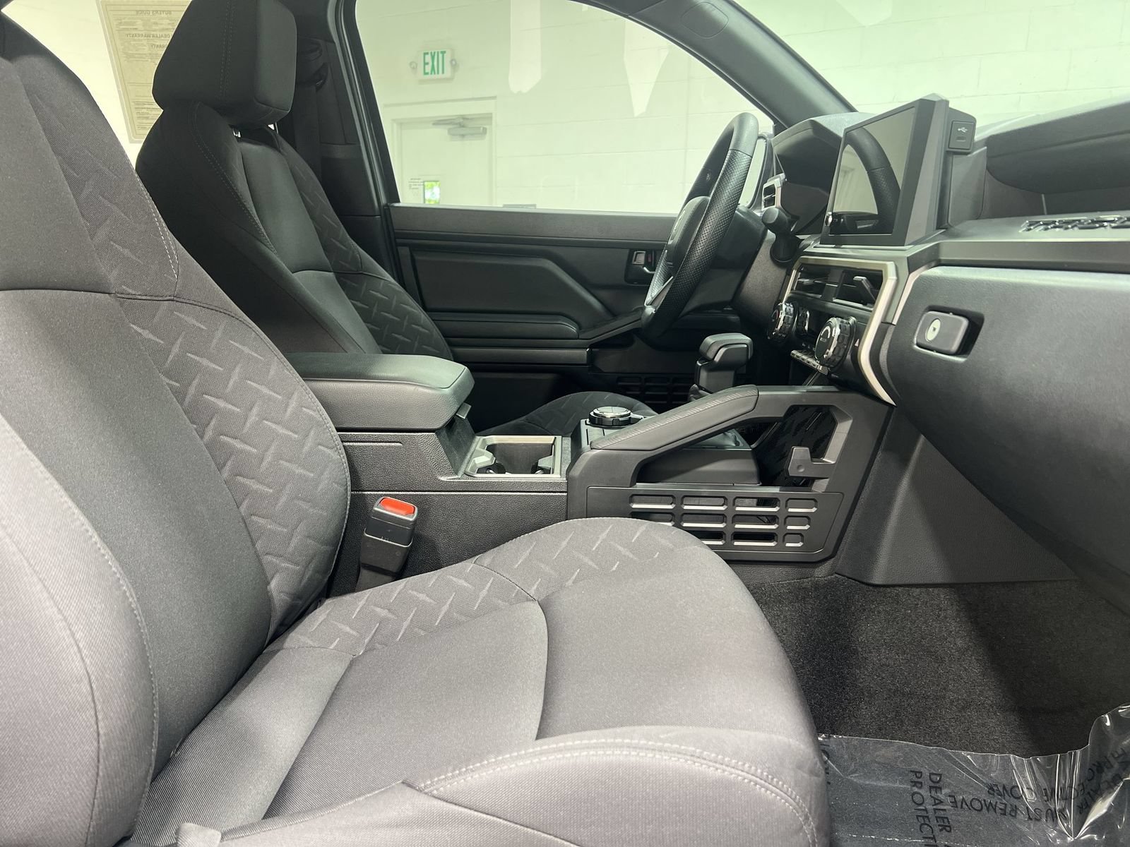 Used 2025 Toyota Tacoma SR5 AWD/4WD image 23