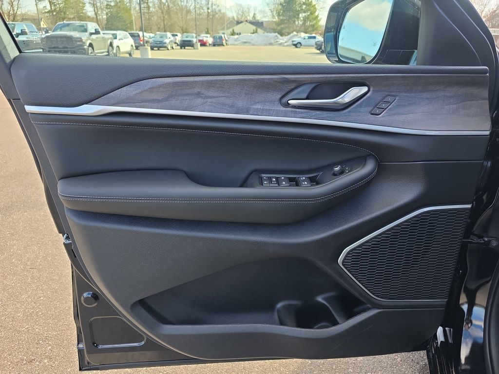 New 2026 Jeep Grand Cherokee Limited image 29