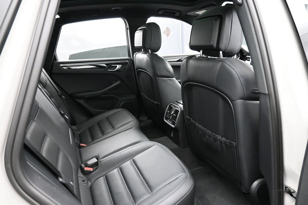 Certified 2023 Porsche Macan Turbo AWD/4WD image 27