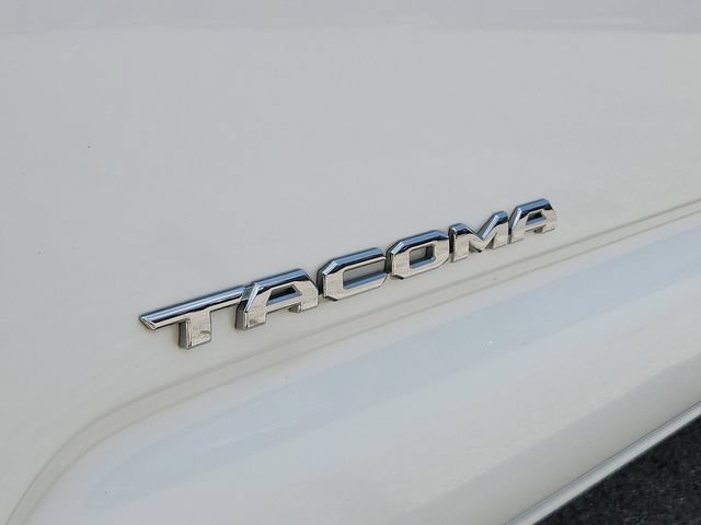 Used 2022 Toyota Tacoma TRD Off-Road w/ Technology Package AWD/4WD image 24