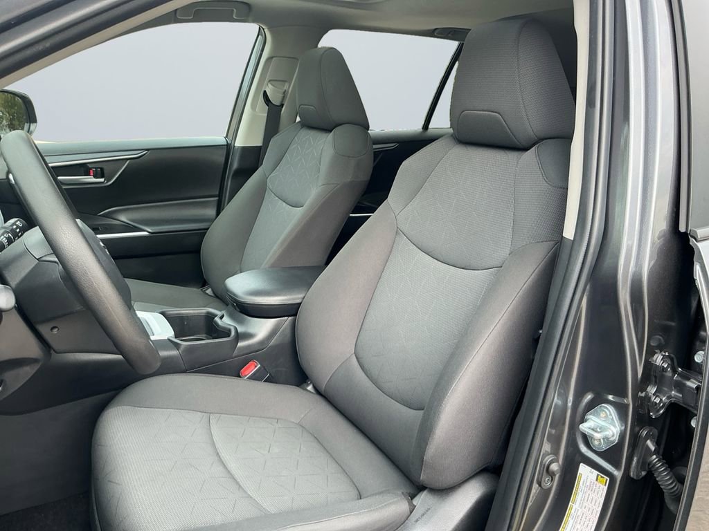 Used 2024 Toyota RAV4 XLE w/ Convenience Package image 5