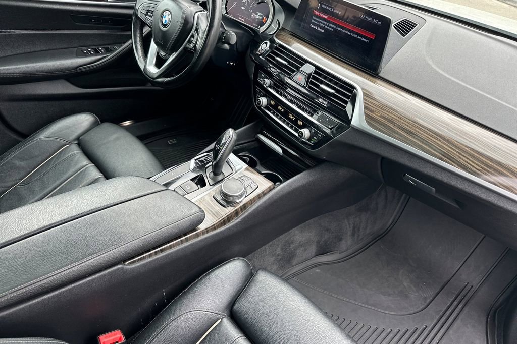 Used 2018 BMW 540i xDrive image 16