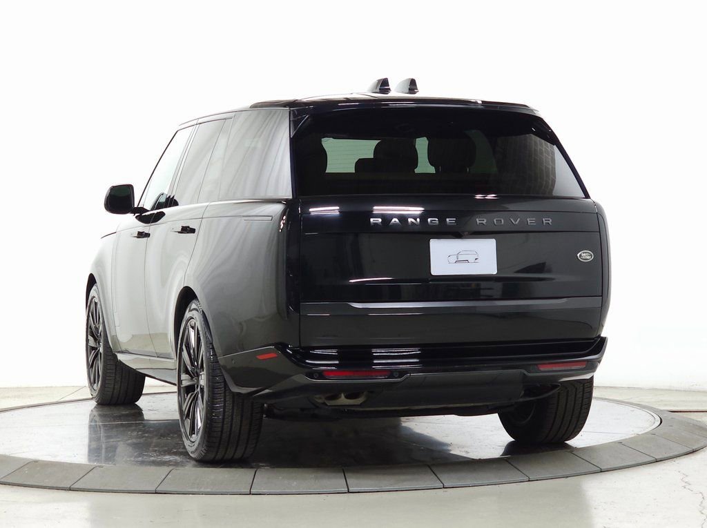 Used 2023 Land Rover Range Rover SE image 3