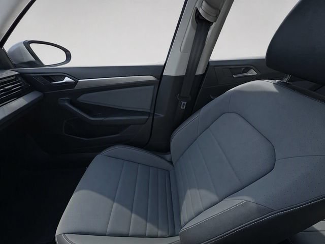 Used 2025 Volkswagen Jetta SE FWD image 22