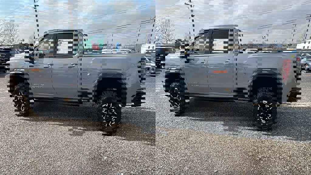 Used 2024 GMC Sierra 2500 AT4X image 8