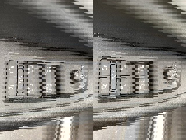 Used 2023 Jeep Grand Cherokee Limited w/ Black Appearance Package image 18