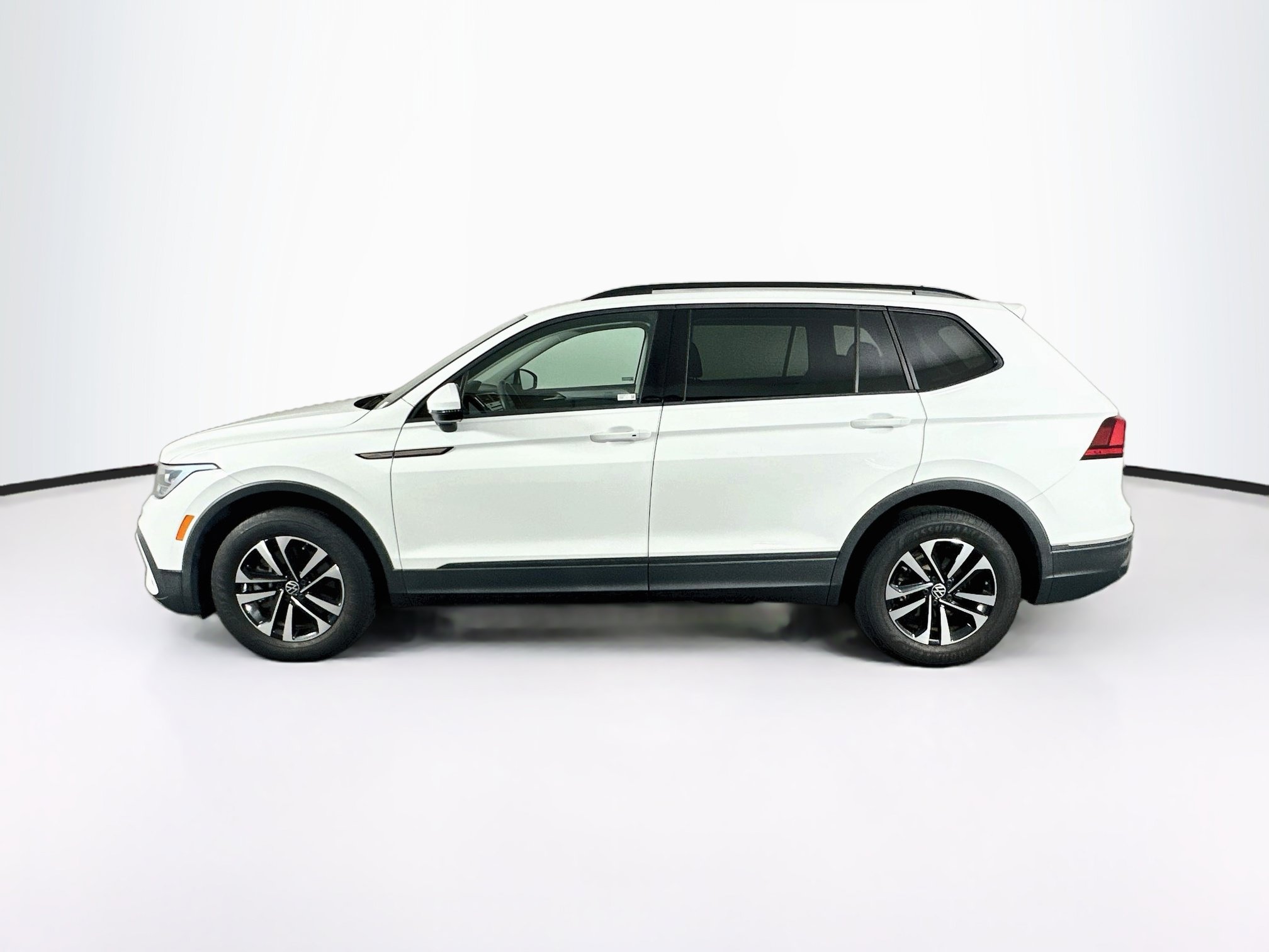 Used 2023 Volkswagen Tiguan S FWD image 4