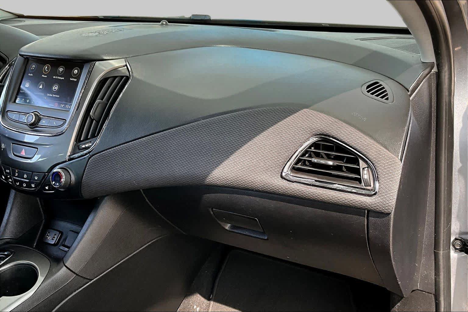 Used 2019 Chevrolet Cruze LT w/ Convenience Package FWD image 19
