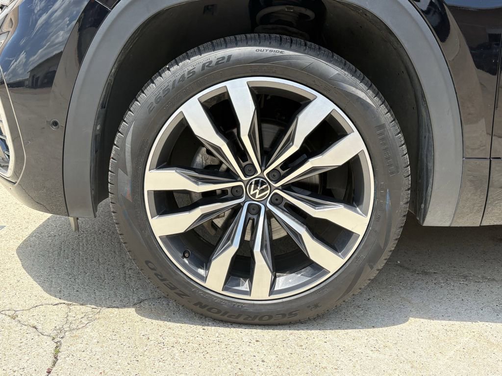 Used 2023 Volkswagen Atlas Cross Sport SEL Premium R-Line AWD/4WD image 9