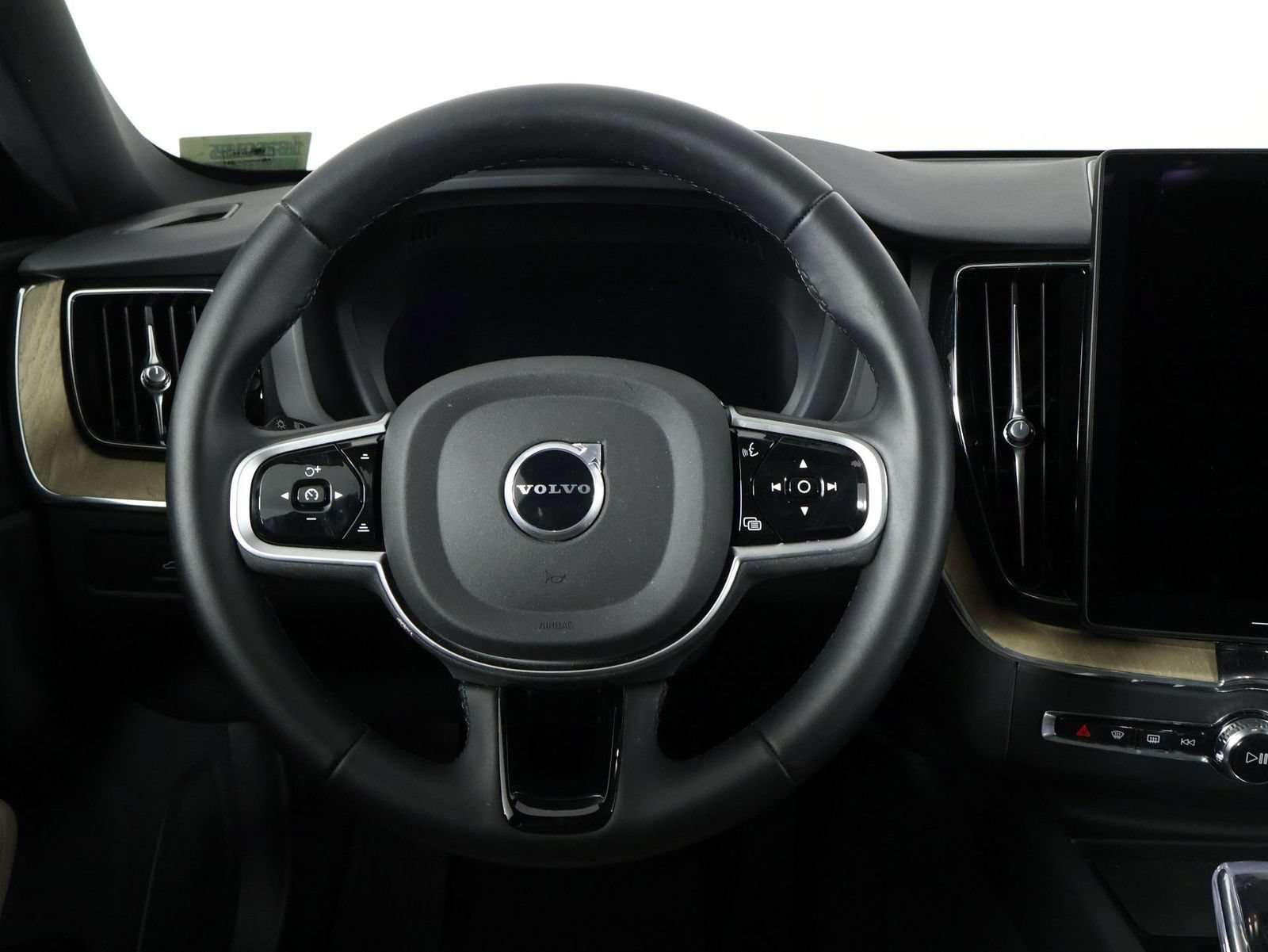 Certified 2026 Volvo XC60 B5 Plus w/ Protection Package Premier AWD/4WD image 8