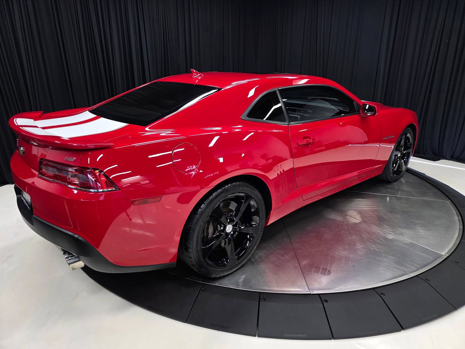 Used 2014 Chevrolet Camaro SS w/ RS Package RWD image 11