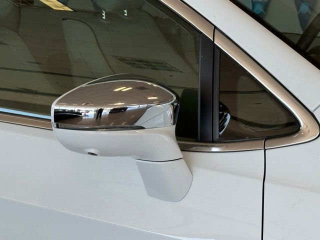 Used 2018 Chrysler Pacifica Limited w/ Tire & Wheel Group image 10