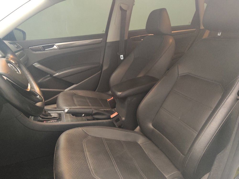 Used 2018 Volkswagen Passat 2.0T SE FWD image 17