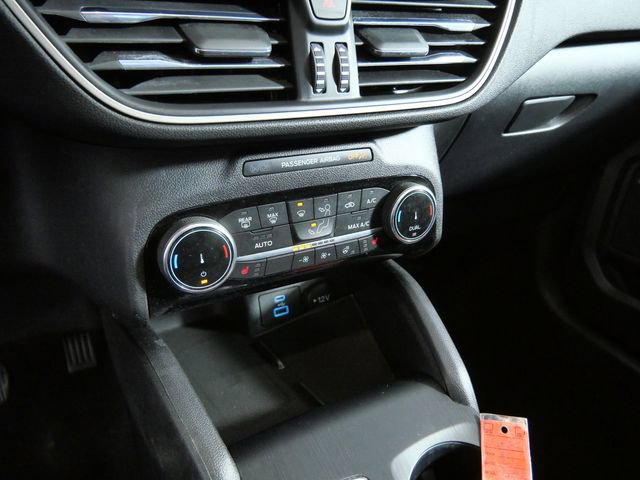 Certified 2022 Ford Escape SEL w/ Technology Package AWD/4WD image 19