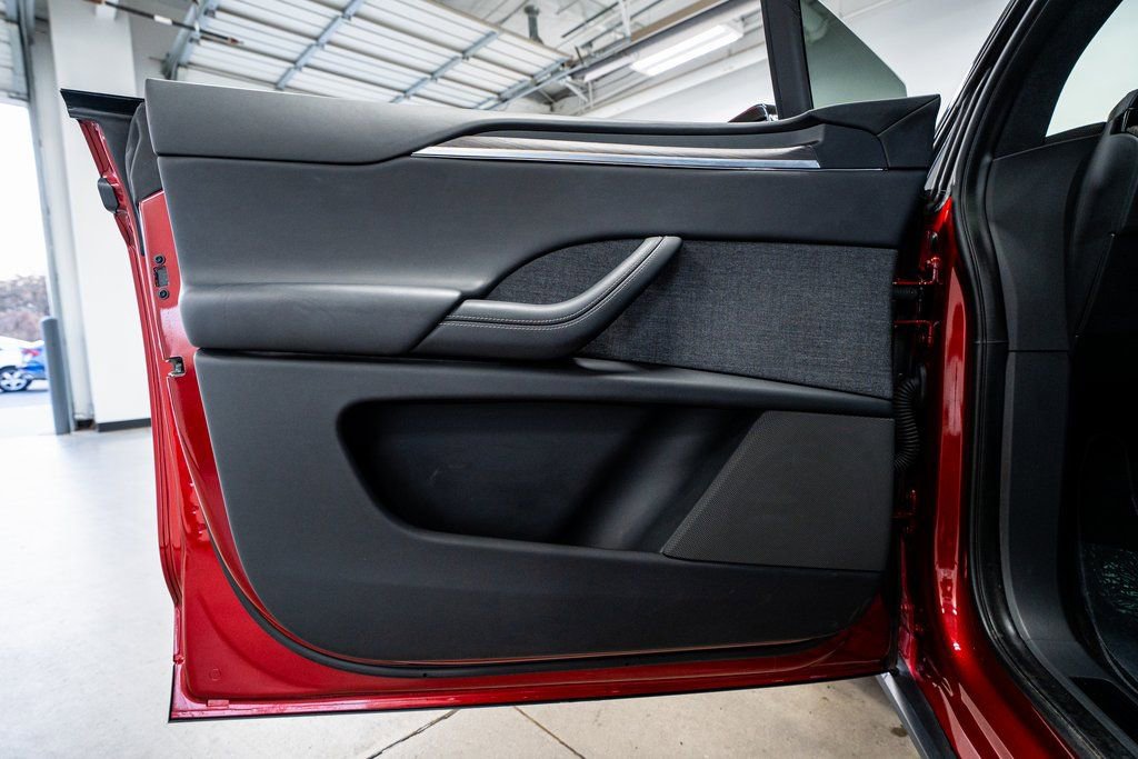 Used 2024 Tesla Model X image 31