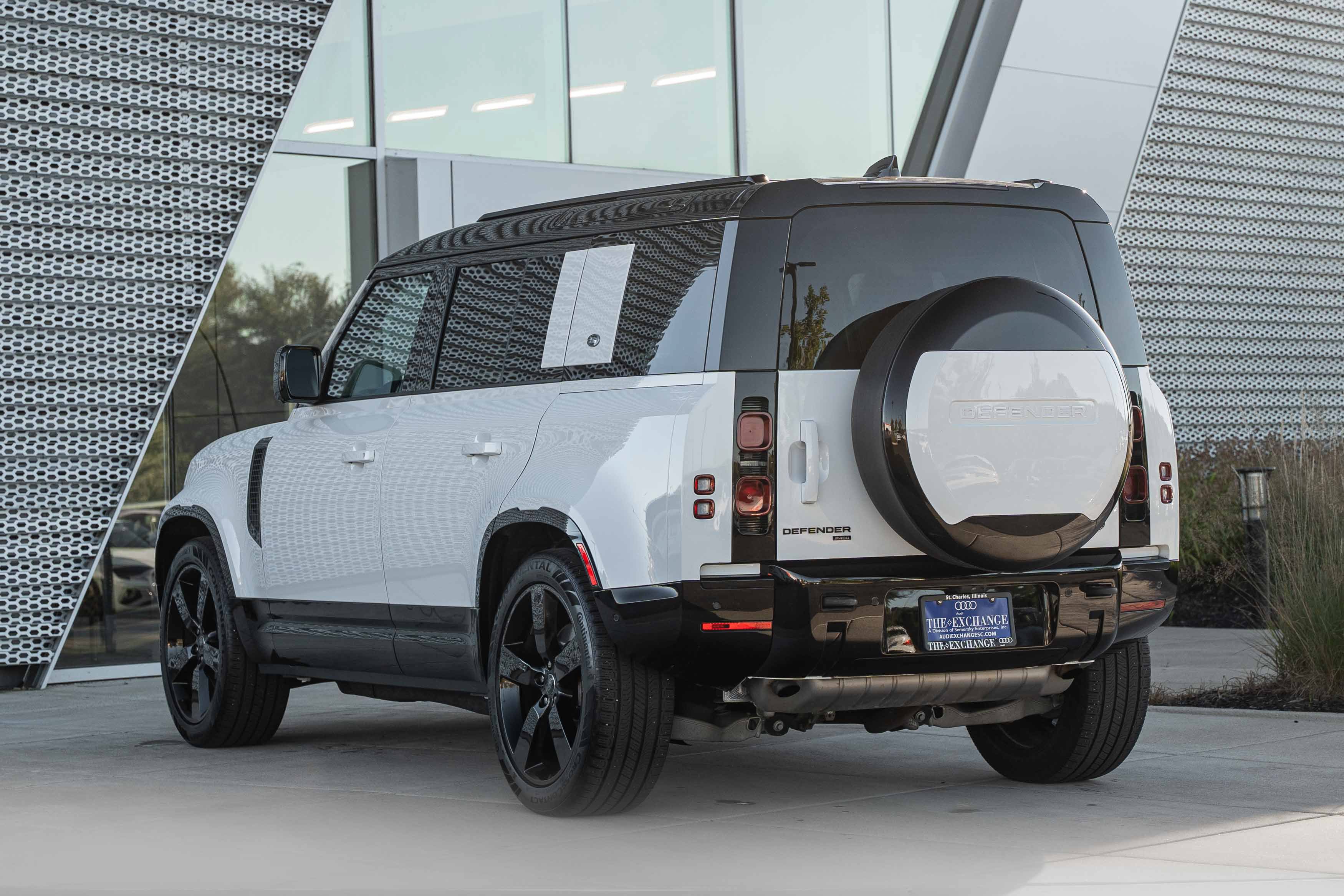 Used 2023 Land Rover Defender 110 X-Dynamic SE AWD/4WD image 5