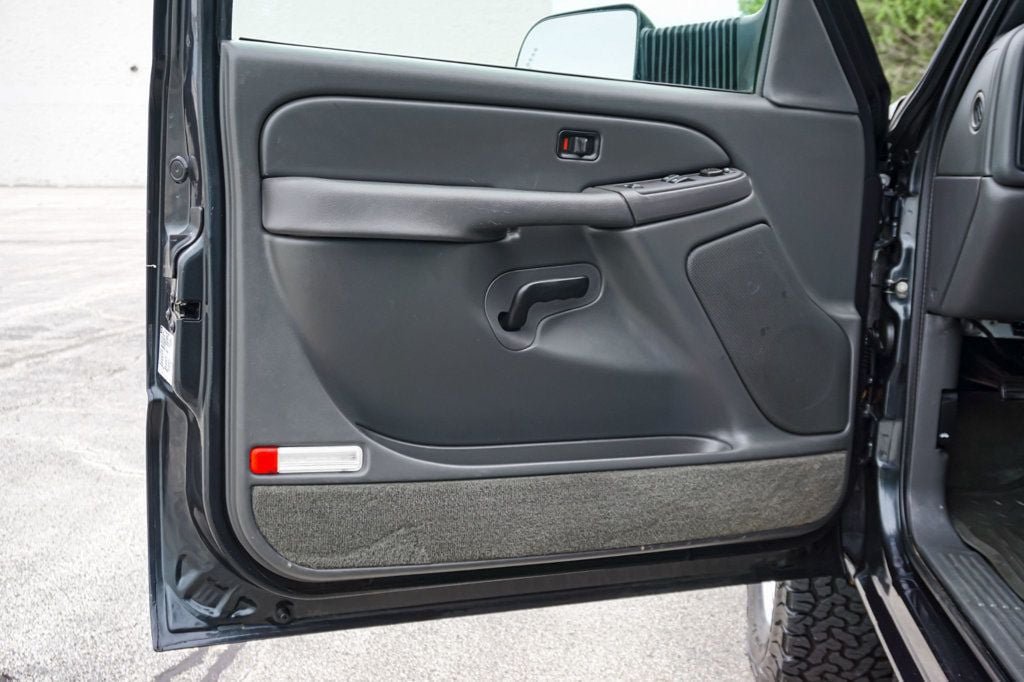 Used 2004 Chevrolet Silverado 2500 LS AWD/4WD image 18