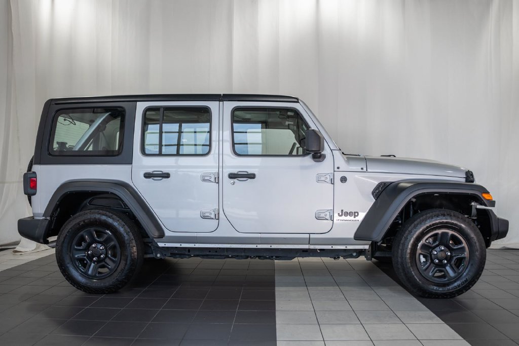 Used 2024 Jeep Wrangler Unlimited Sport AWD/4WD image 3