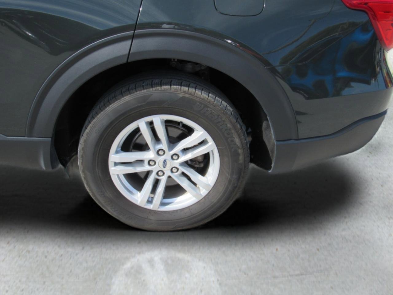 Used 2022 Ford Explorer XLT w/ Equipment Group 202A image 4