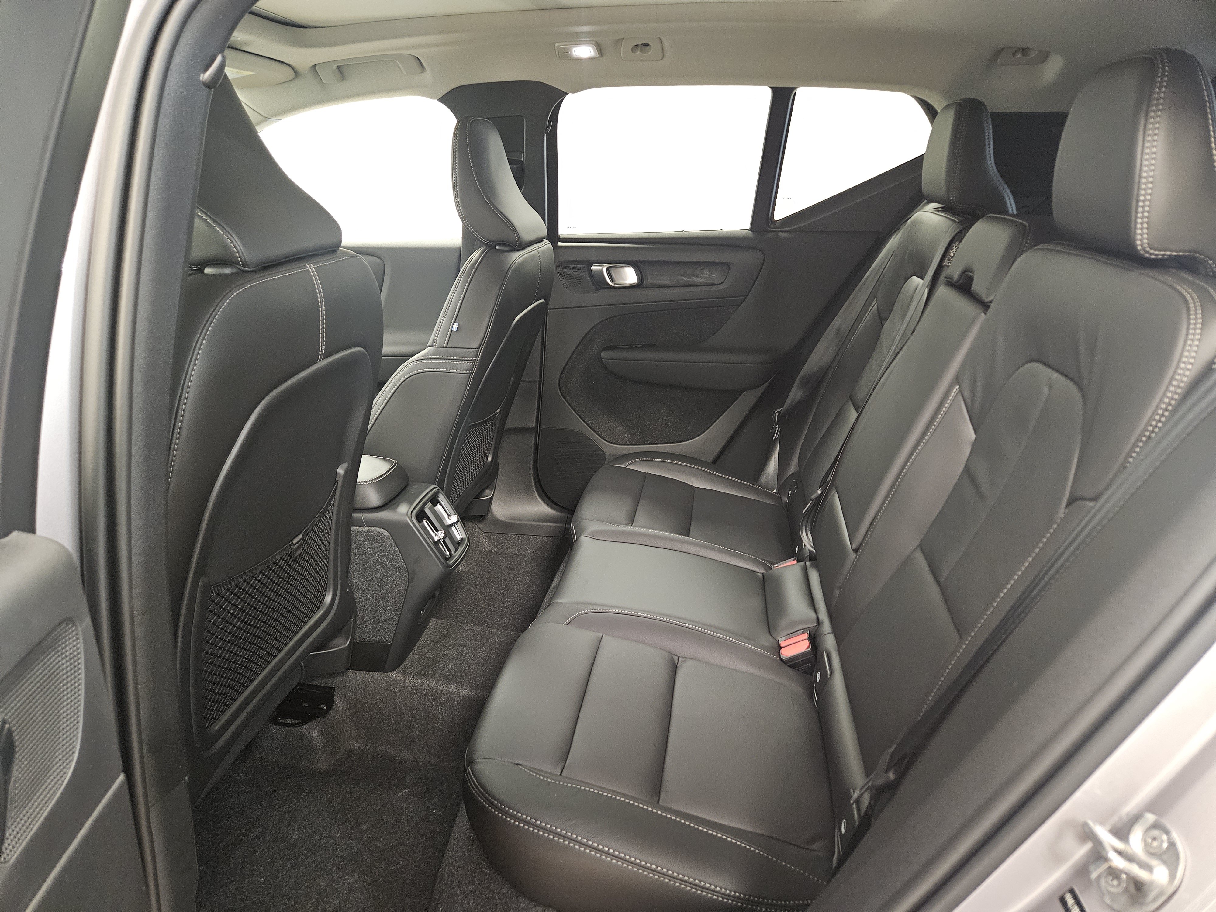 New 2026 Volvo XC40 B5 Ultra w/ Climate Package AWD/4WD image 12