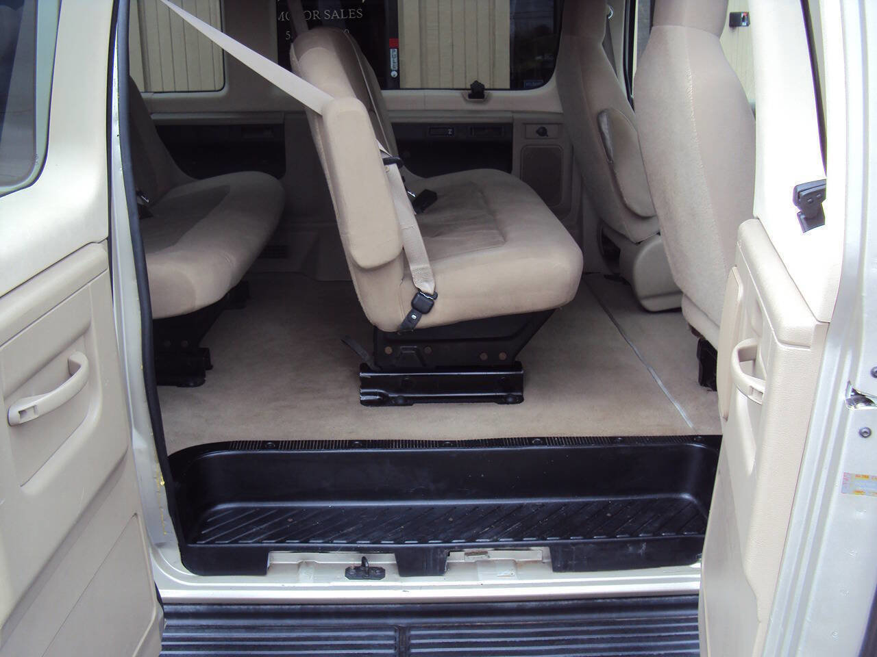 Used 2011 Ford E-150 and Econoline 150 Wagon image 16