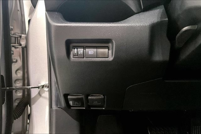 Used 2020 Toyota RAV4 LE AWD/4WD image 43