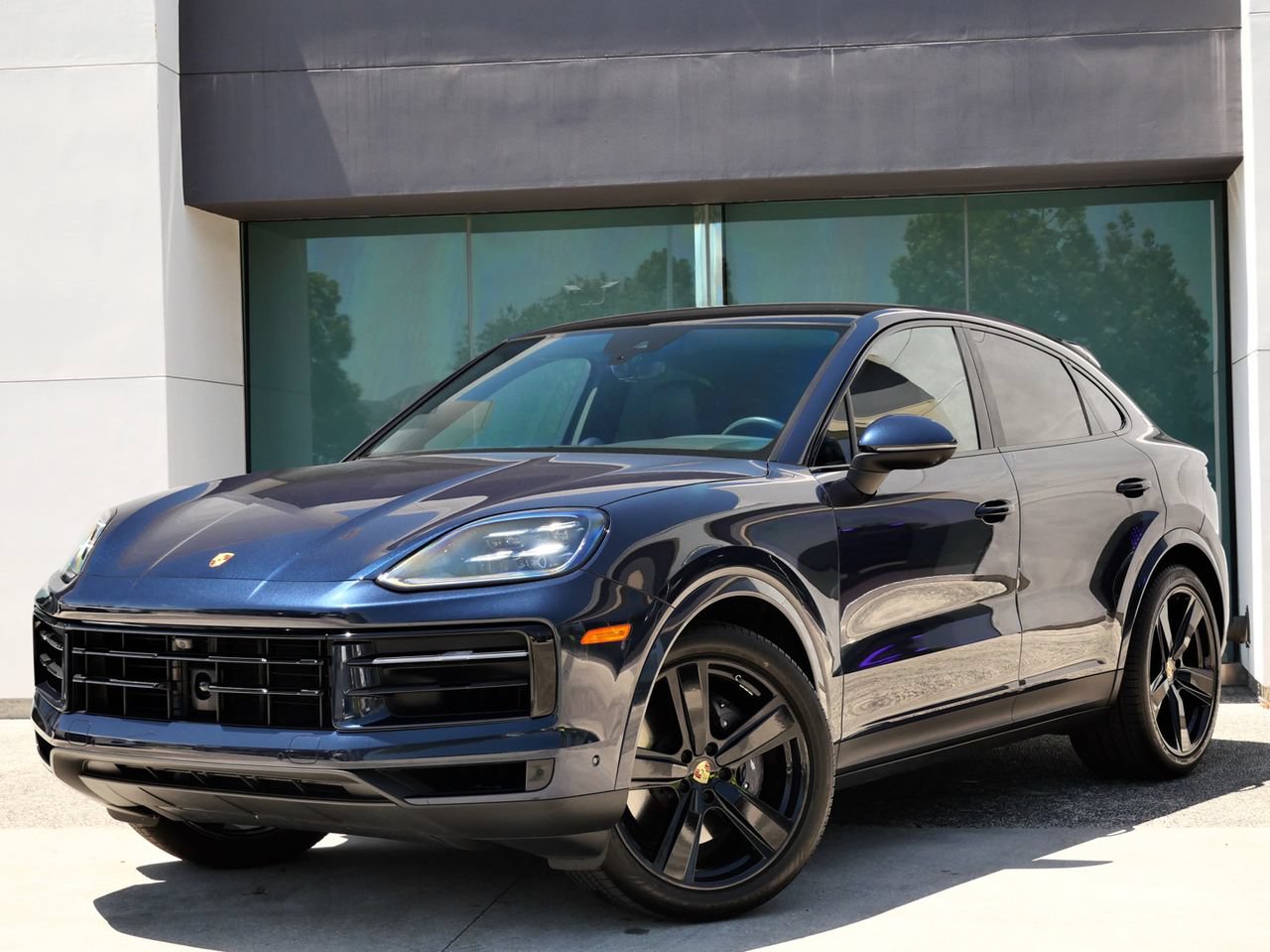 Used 2024 Porsche Cayenne Coupe AWD/4WD image 3