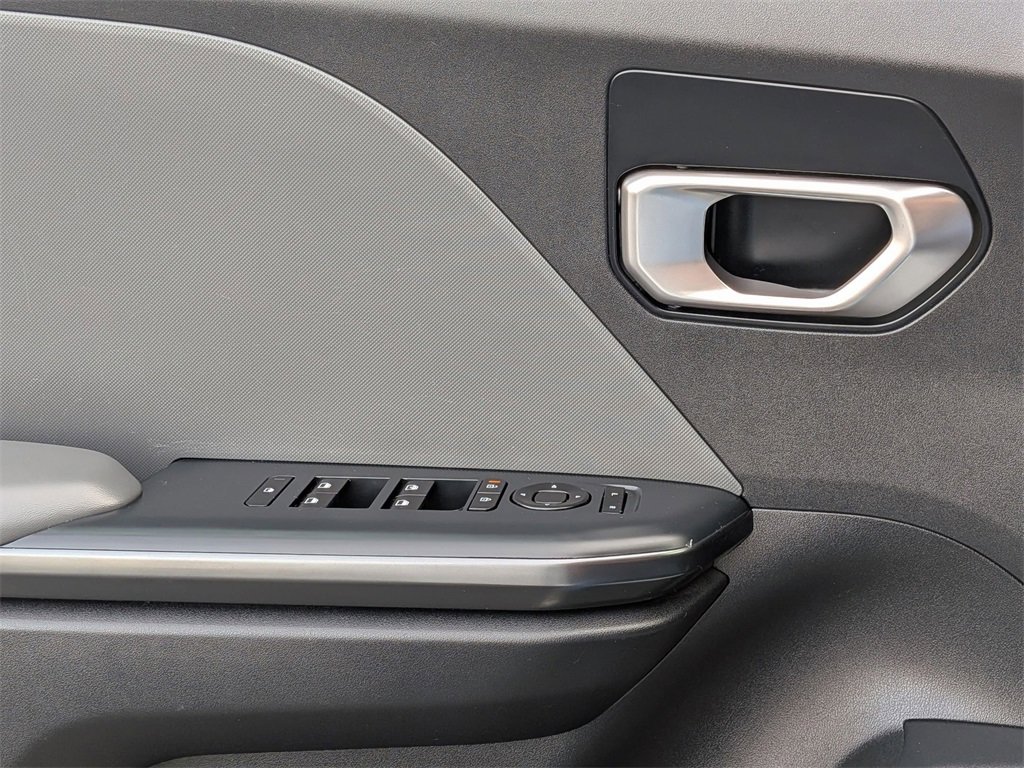 Used 2025 Kia K4 LXS image 13