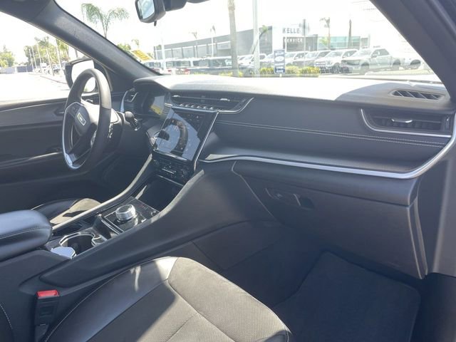 Used 2023 Jeep Grand Cherokee Altitude AWD/4WD image 28