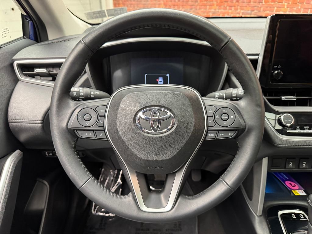 Used 2023 Toyota Corolla Cross XLE w/ Convenience Package AWD/4WD image 15