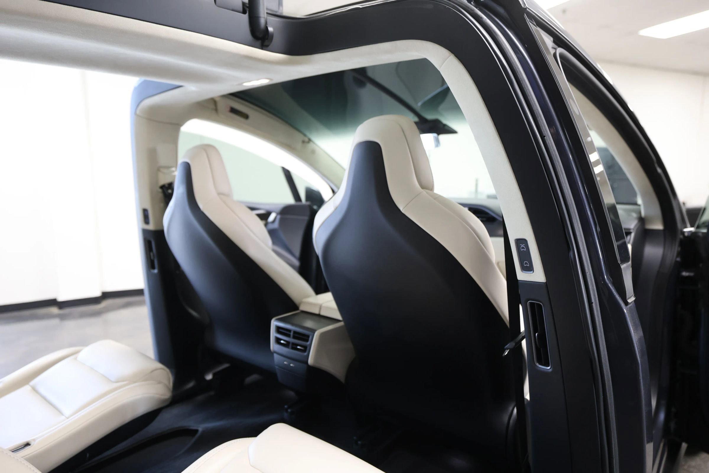 Used 2018 Tesla Model X 100D image 44