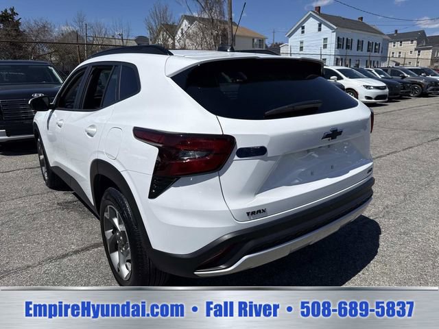 Used 2025 Chevrolet Trax LT w/ Driver Confidence Package FWD image 9