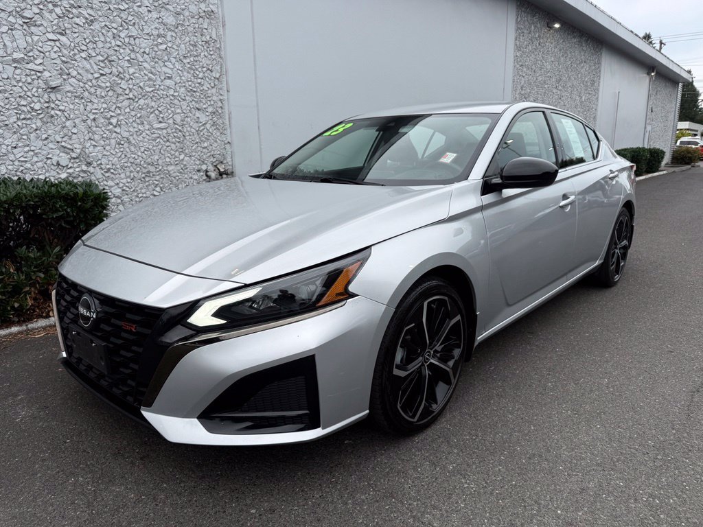Used 2023 Nissan Altima 2.5 SR FWD image 2