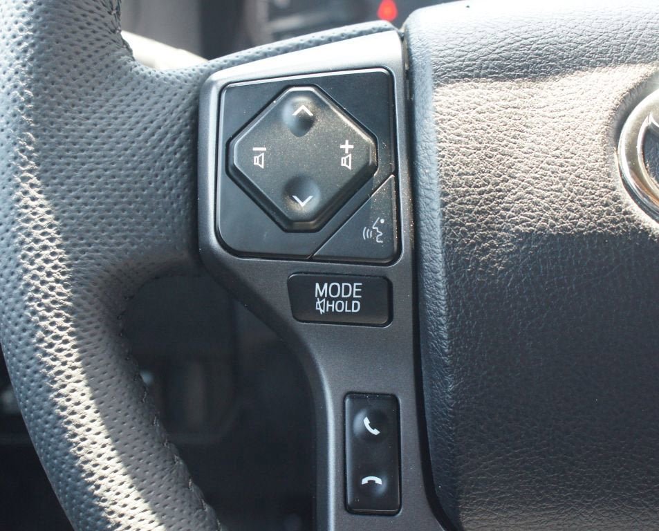 Used 2022 Toyota Tacoma TRD Off-Road RWD image 9