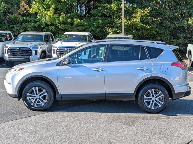 Used 2017 Toyota RAV4 LE FWD image 4