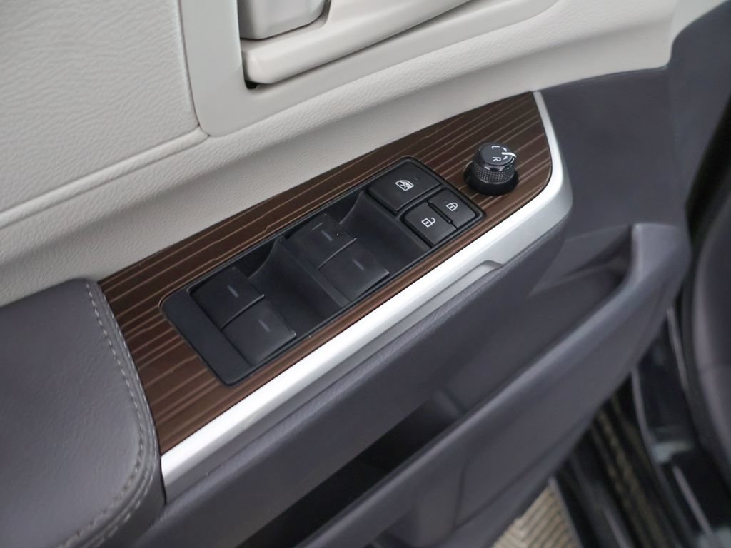Used 2024 Toyota Sienna LE AWD/4WD image 33