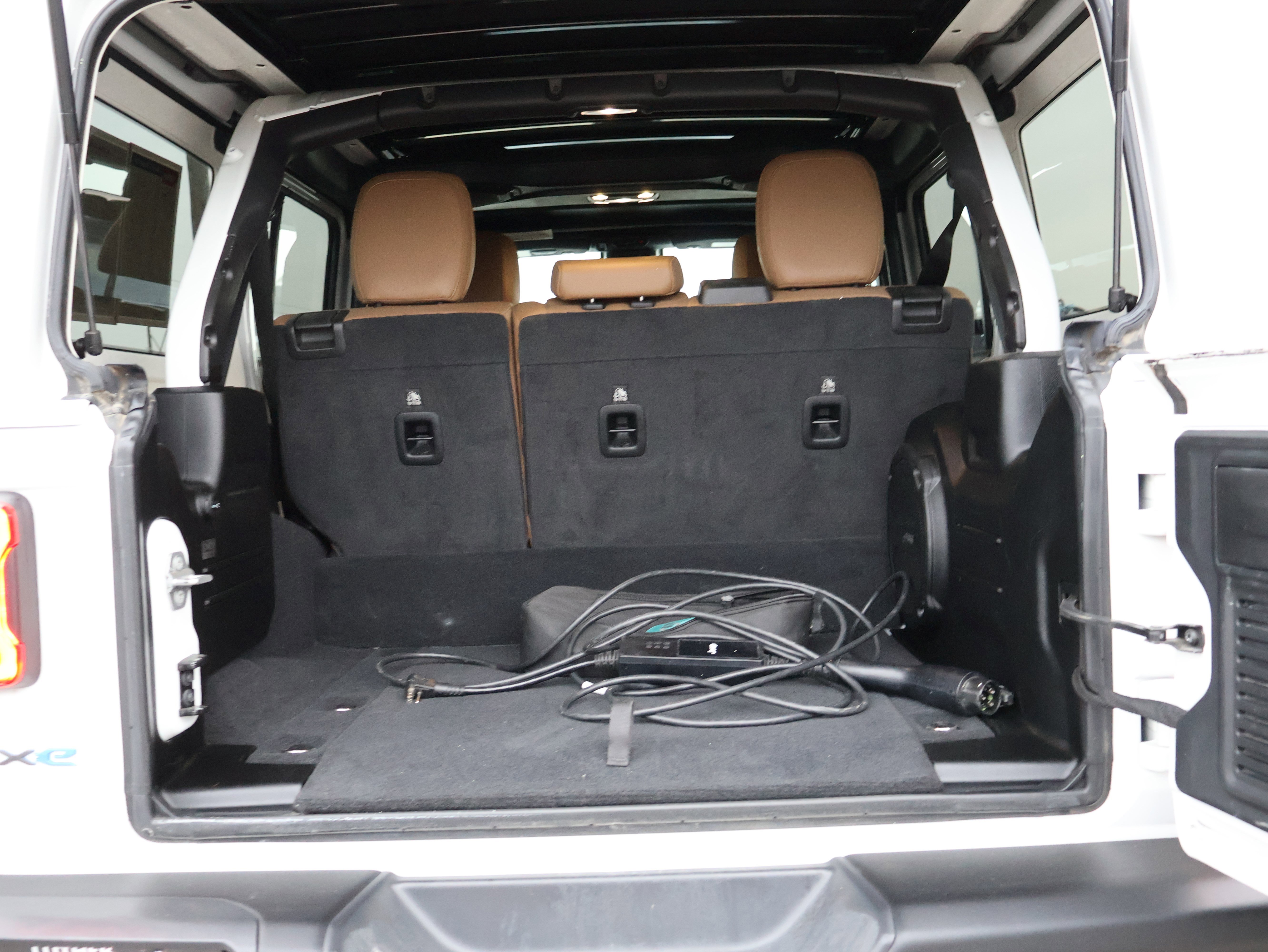 Used 2021 Jeep Wrangler Unlimited Rubicon 4xe w/ Steel Bumper Group image 19