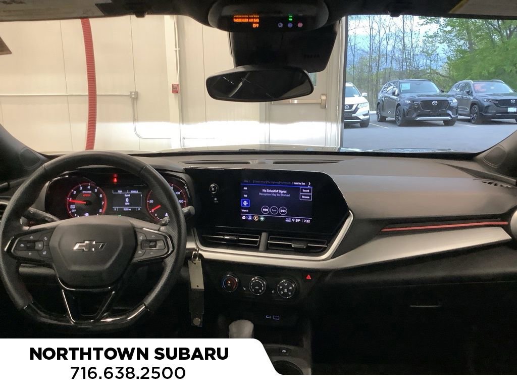 Used 2024 Chevrolet Trax RS FWD image 3