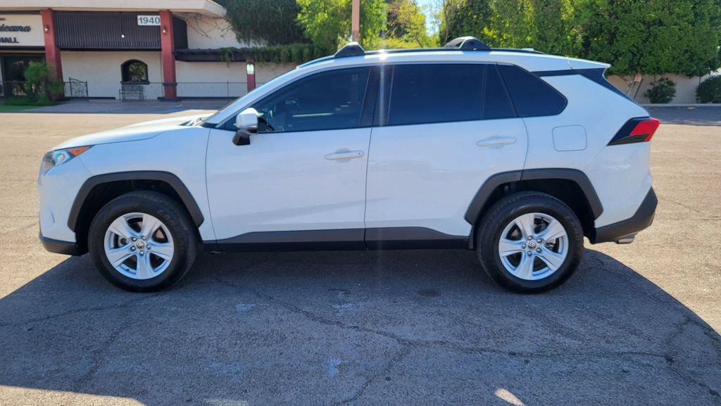 Used 2021 Toyota RAV4 XLE w/ Convenience Package FWD image 7