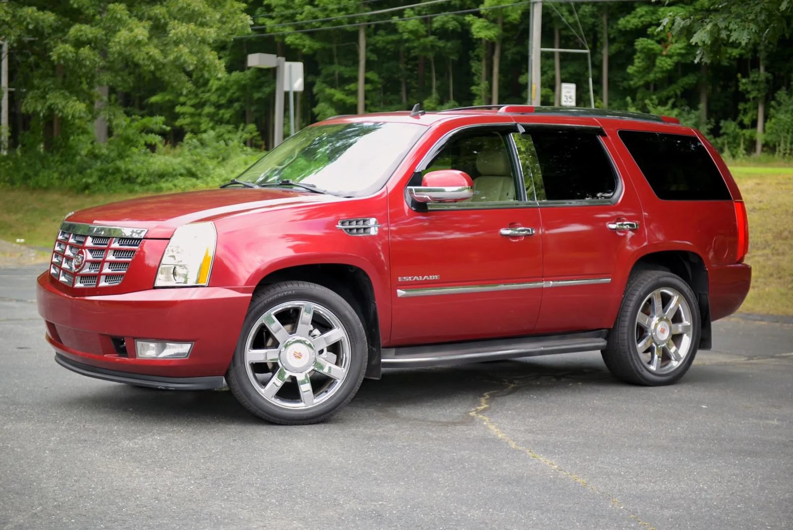 Used 2010 Cadillac Escalade Luxury AWD/4WD image 25