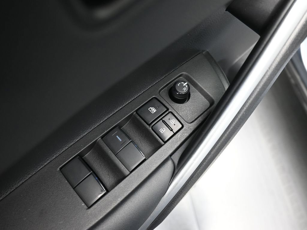 Used 2024 Toyota Corolla Cross XLE w/ Convenience Package image 31