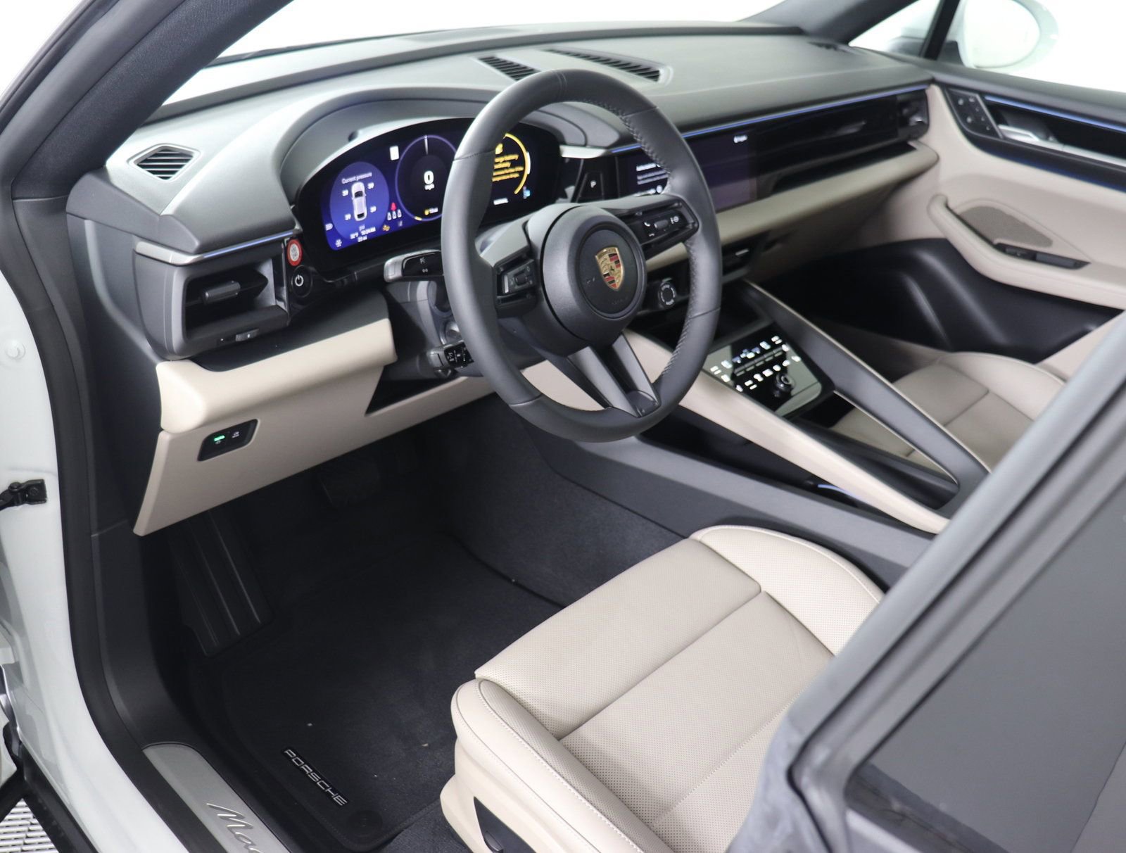 Certified 2024 Porsche Macan 4 Electric AWD/4WD image 4