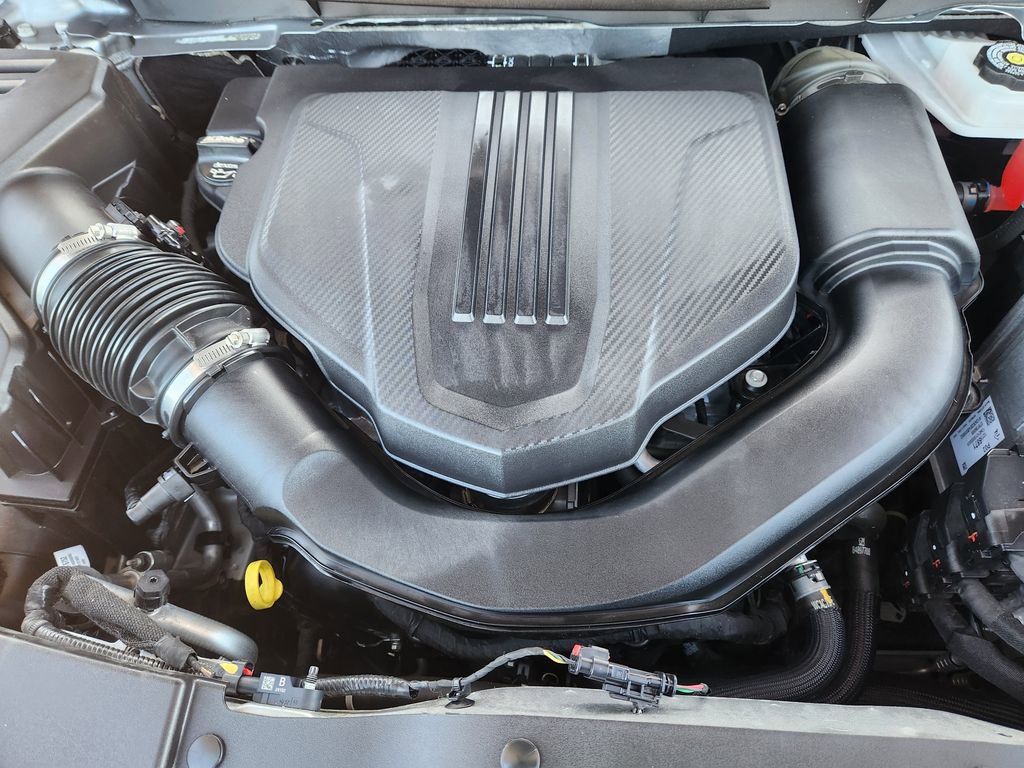 Used 2025 Chevrolet Traverse LT image 32